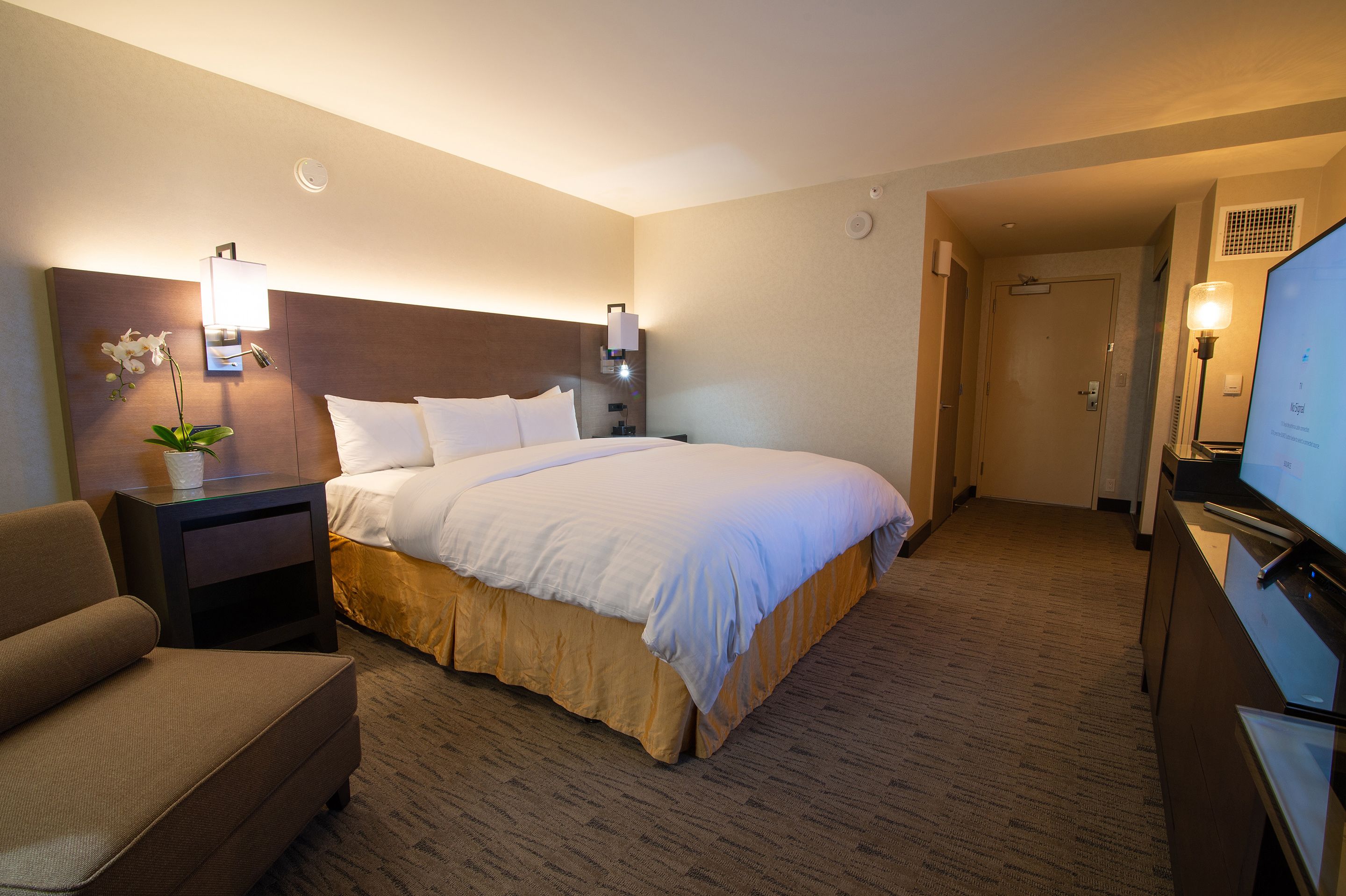 premium room, 1 king bed (premium executive king) | in-room safe, desk, iron/ironing board, free wifi