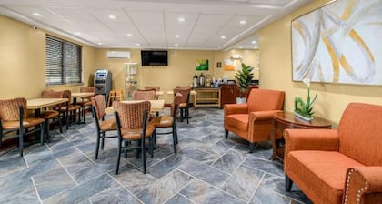 Hibiscus Inn & Suites