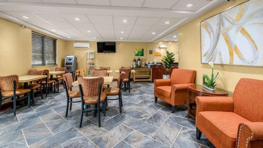 Hibiscus Inn & Suites