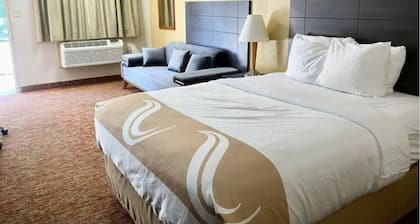 Hibiscus Inn & Suites