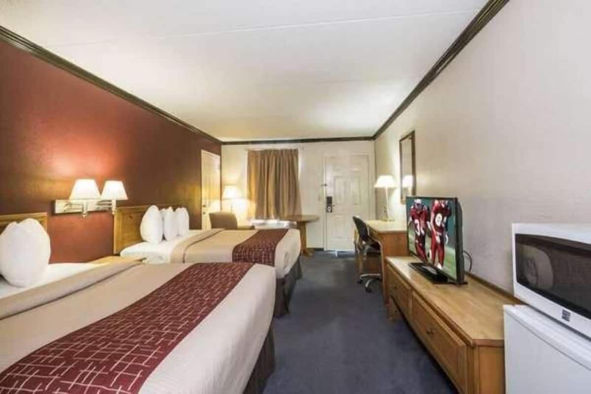 Desk, blackout curtains, iron/ironing board, free WiFi