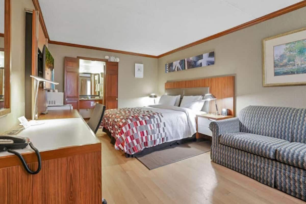 Desk, blackout curtains, iron/ironing board, free WiFi