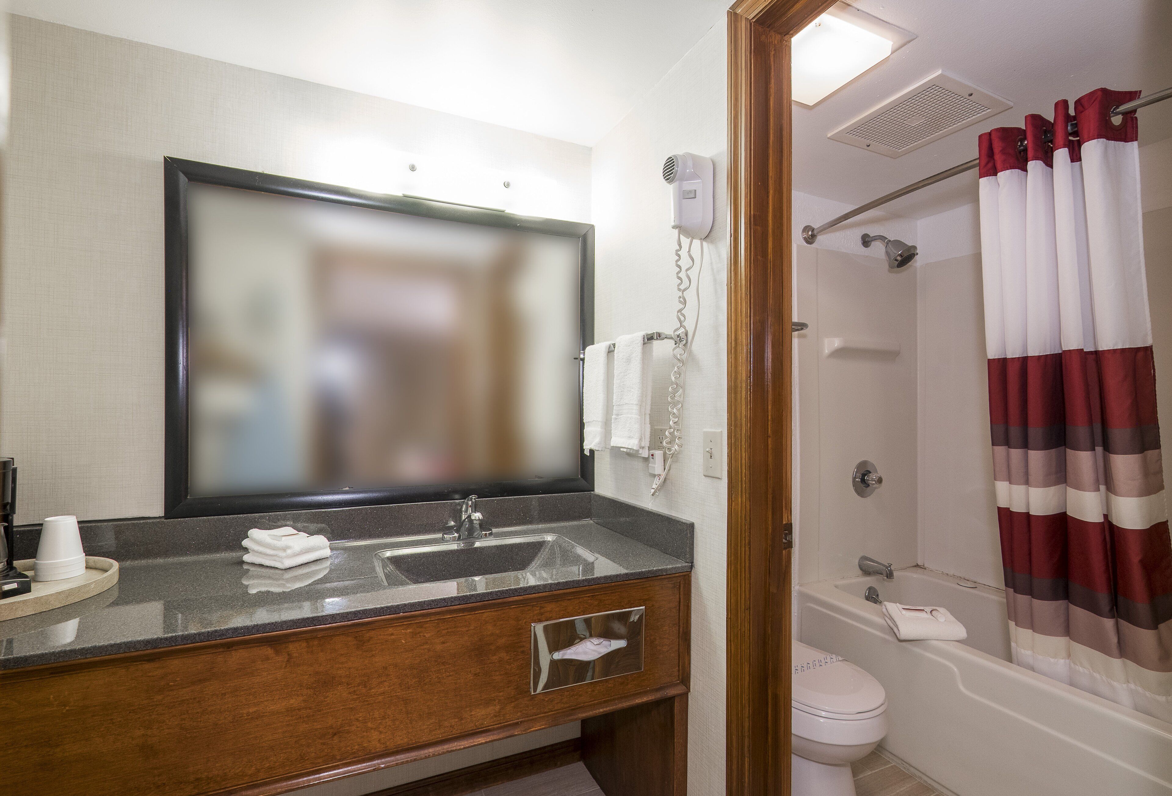 Superior Room, 1 King Bed, Non Smoking | Bathroom | Combined shower/tub, free toiletries, hair dryer, towels