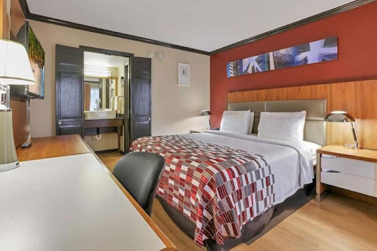 Desk, blackout curtains, iron/ironing board, free WiFi