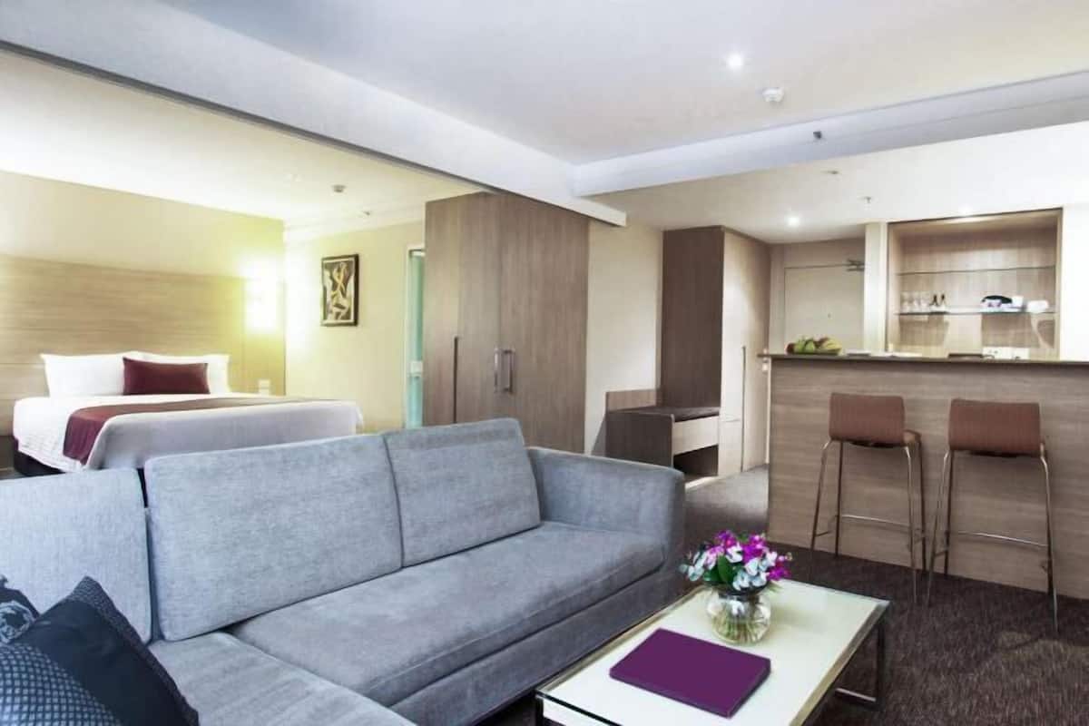 1 bedroom, in-room safe, desk, blackout curtains