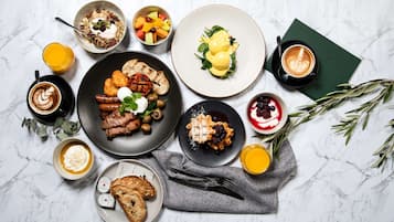 Sarapan bufet setiap hari (AUD 30 seorang)