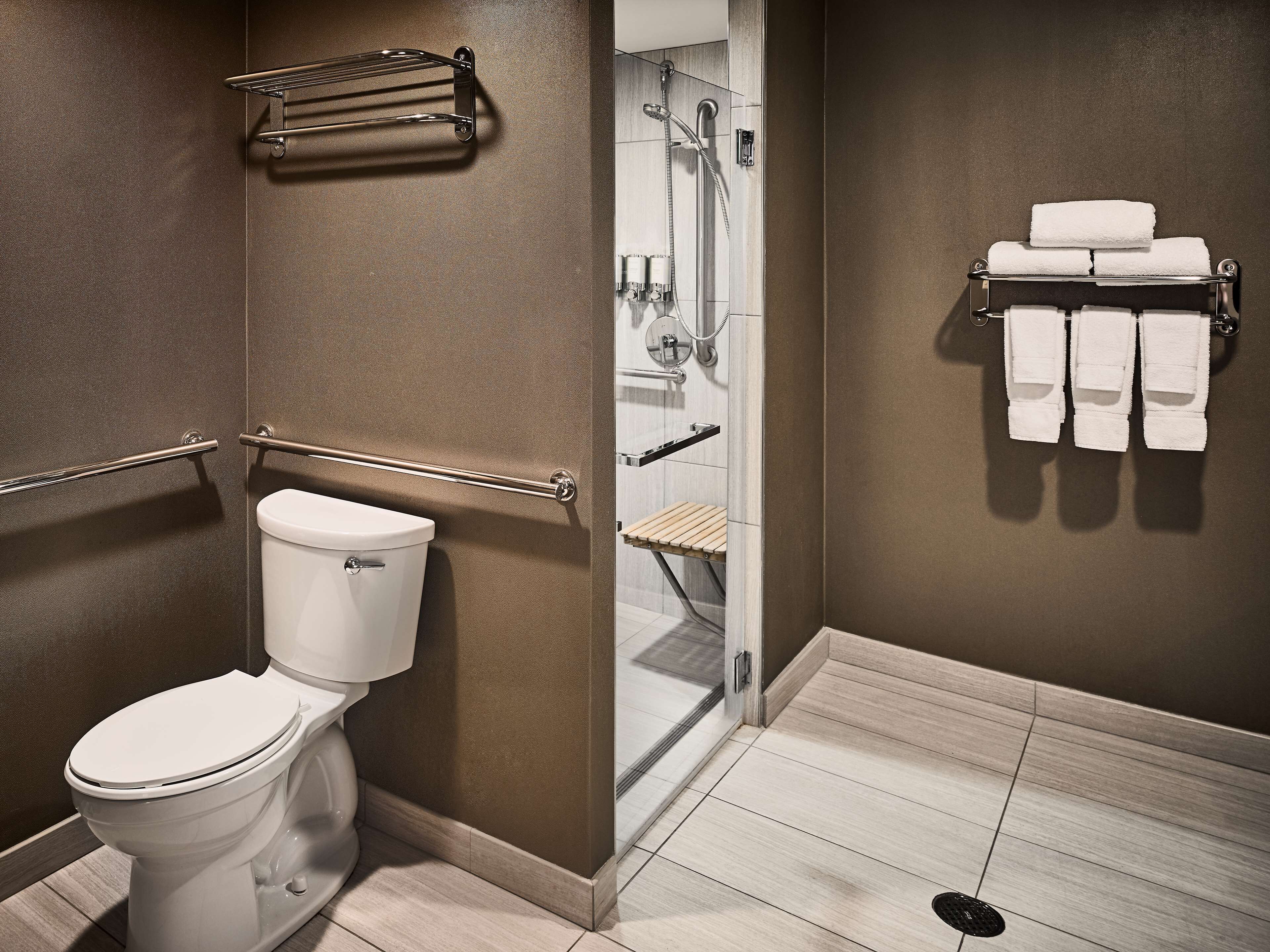 combined shower/bathtub, free toiletries, hair dryer, towels