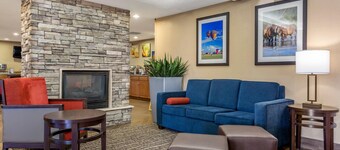 Comfort Inn & Suites Phoenix North / Deer Valley