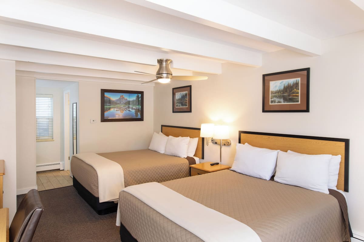 Standard Room, 2 Katil Ratu (Queen), Non Smoking | 1 bilik tidur, meja, seterika/papan seterika, Wi-fi percuma