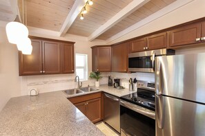 Apartment | Private kitchen | Fridge, microwave, coffee/tea maker - Aspenalt Lodge (Basalt)