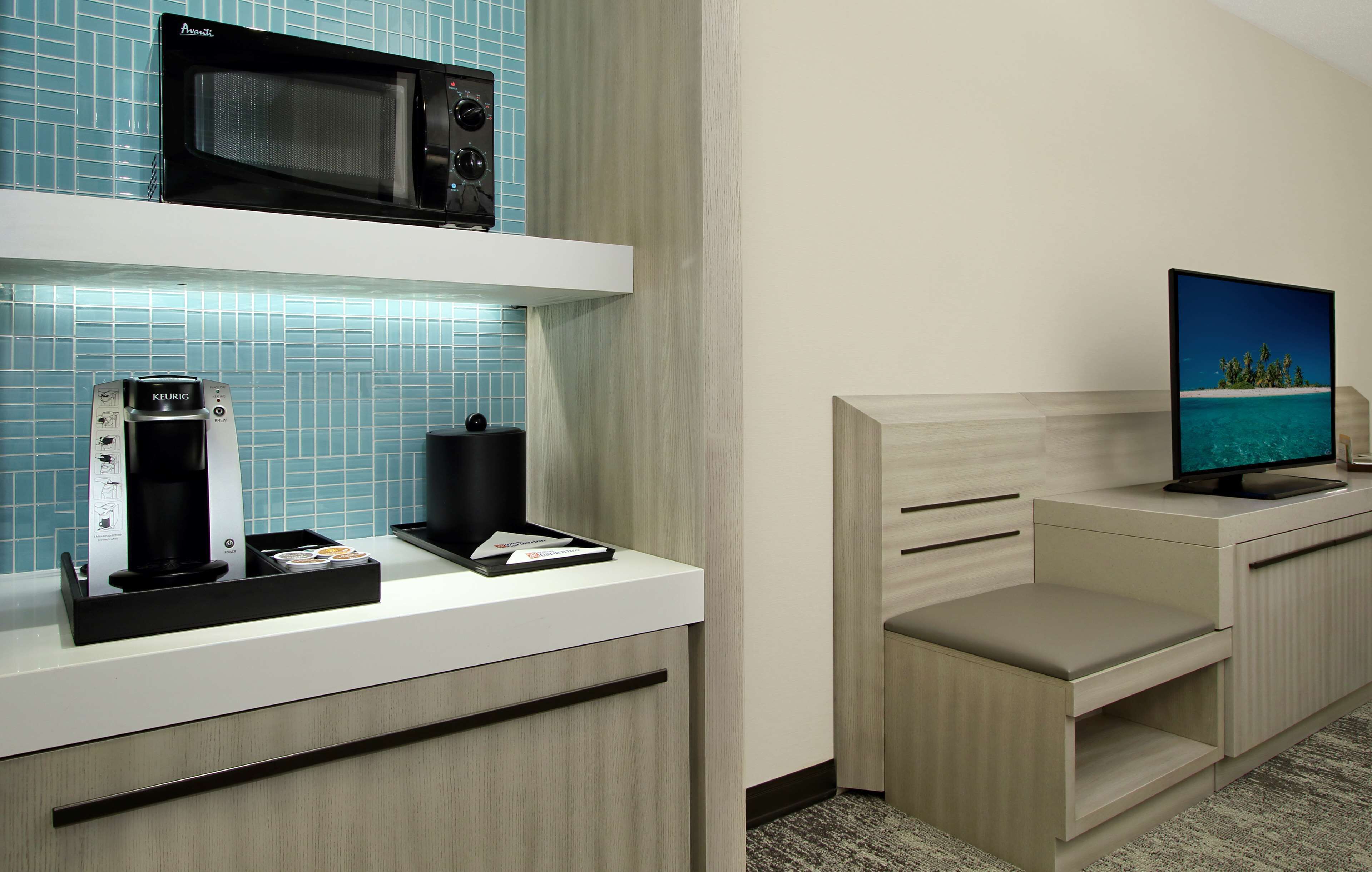 pillow-top beds, in-room safe, desk, free cots/infant beds