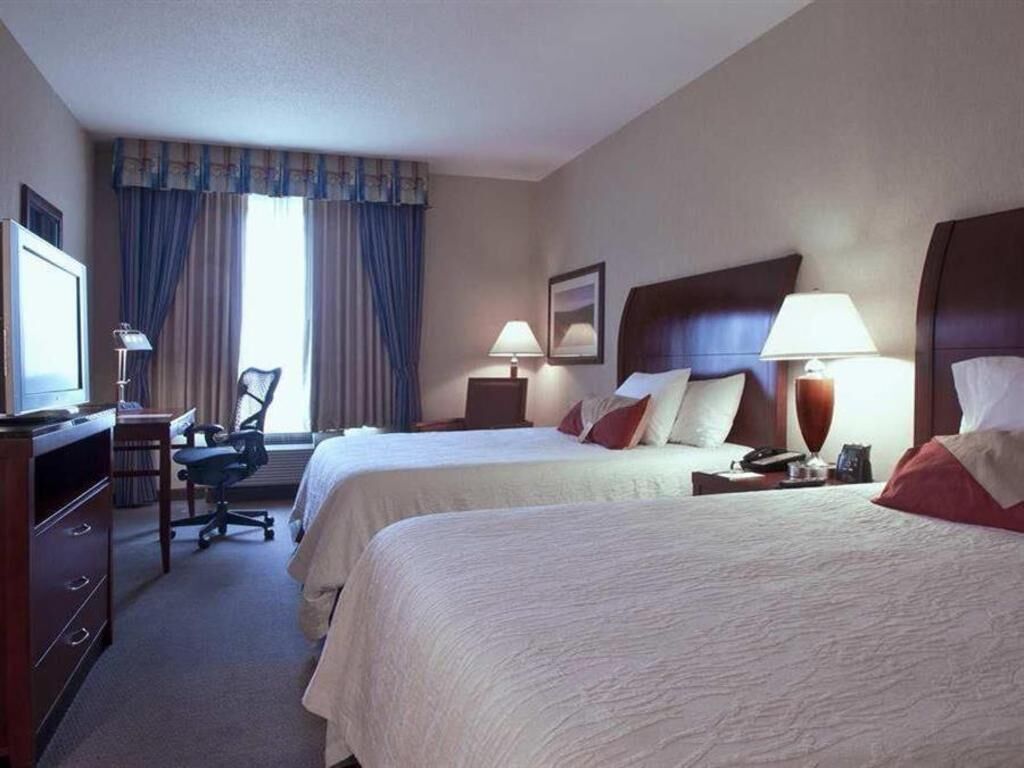 Pillowtop beds, in-room safe, desk, free cribs/infant beds