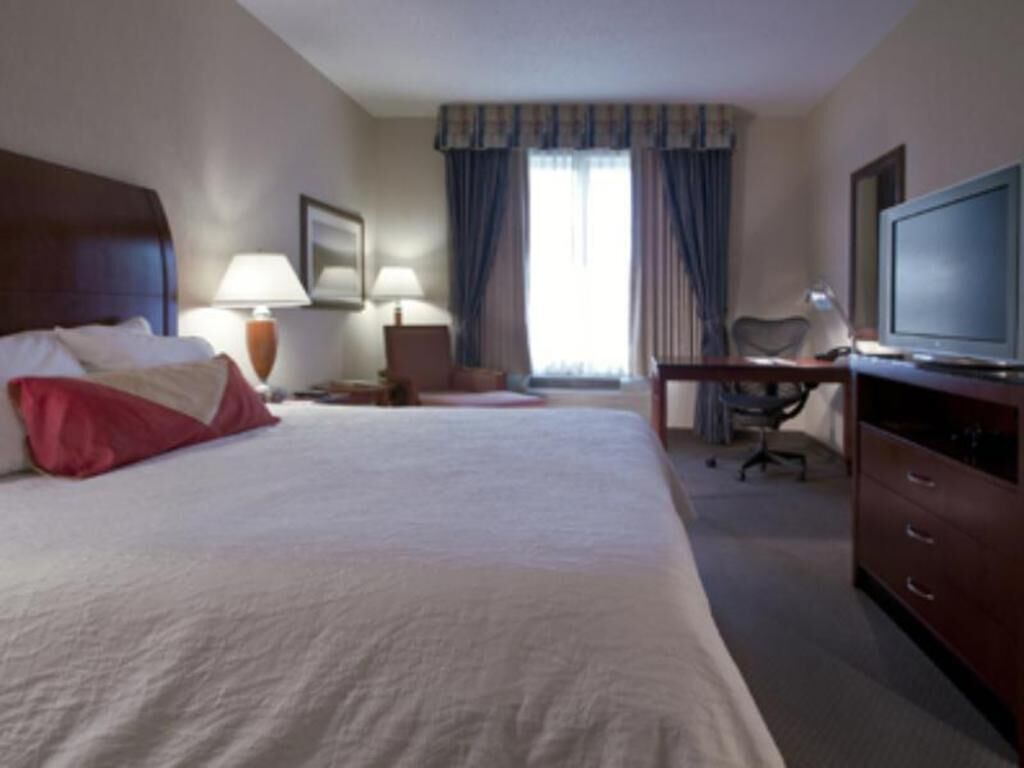 Pillowtop beds, in-room safe, desk, free cribs/infant beds