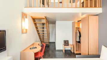 Premium bedding, in-room safe, desk, soundproofing