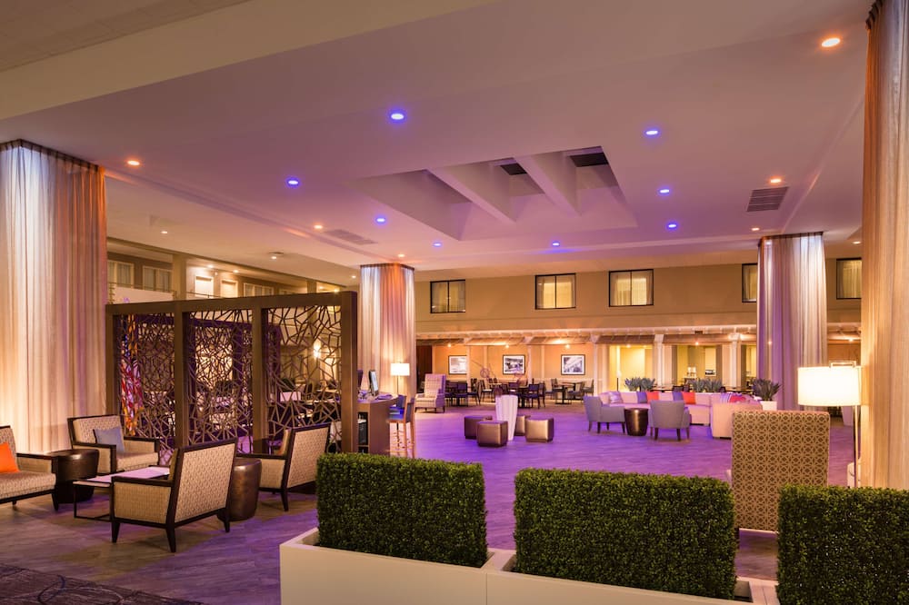 DoubleTree by Hilton Hotel Laurel