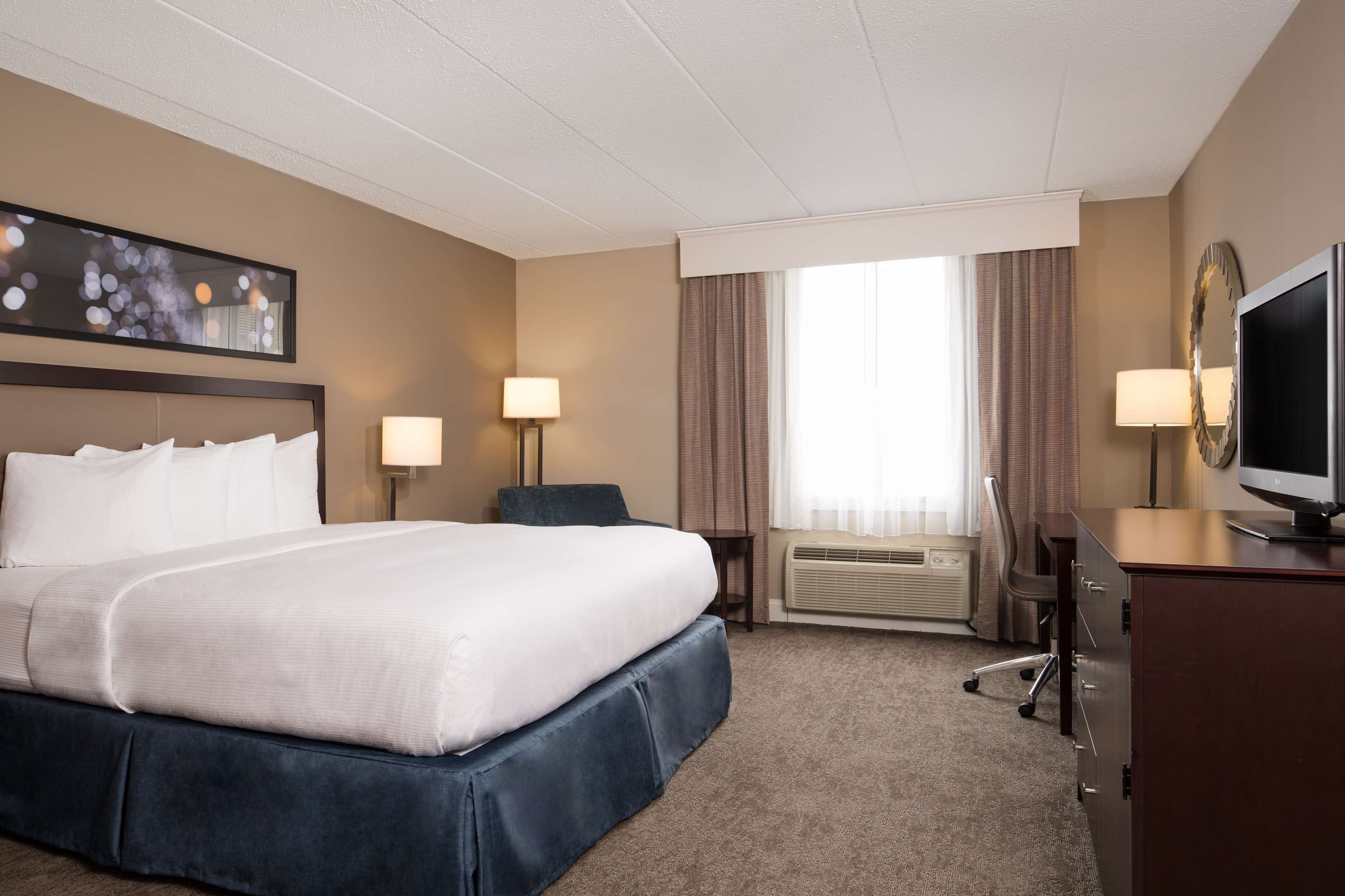 Premium bedding, down comforters, in-room safe, desk