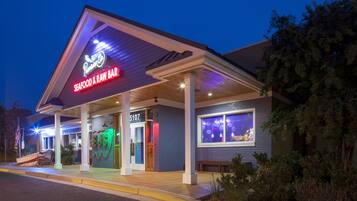 Dinner served, seafood