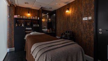 4 treatment rooms, massages
