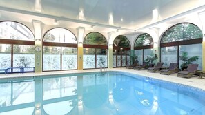 Indoor pool, sun loungers