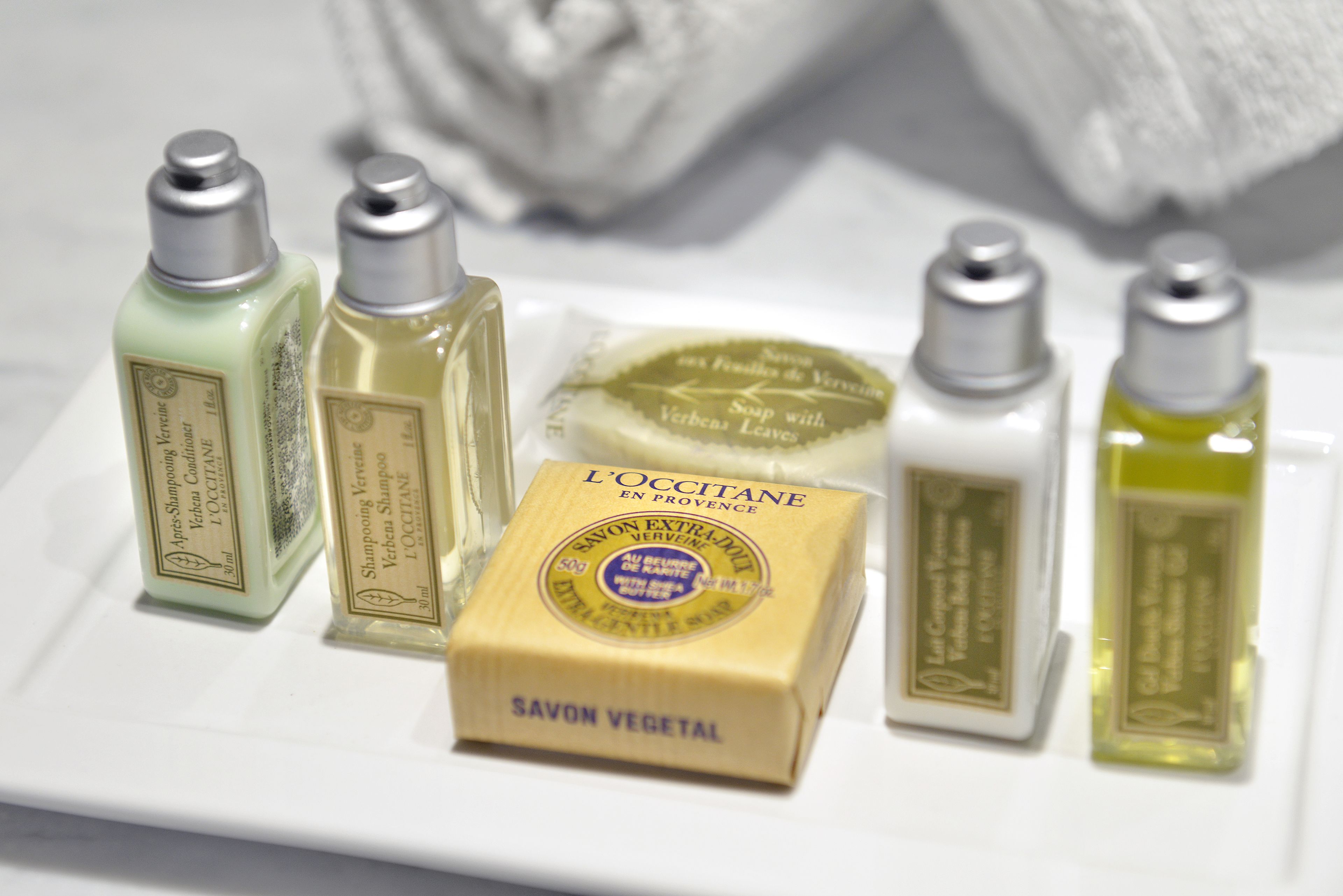 executive suite, 1 king bed, non smoking | bathroom amenities | shower, hair dryer, towels