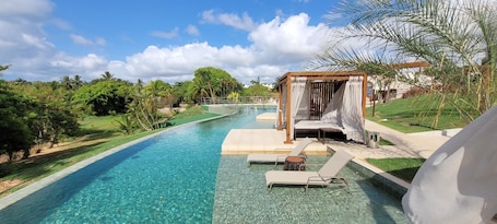 Outdoor pool, pool umbrellas, sun loungers. Hotel Deville Prime Salvador