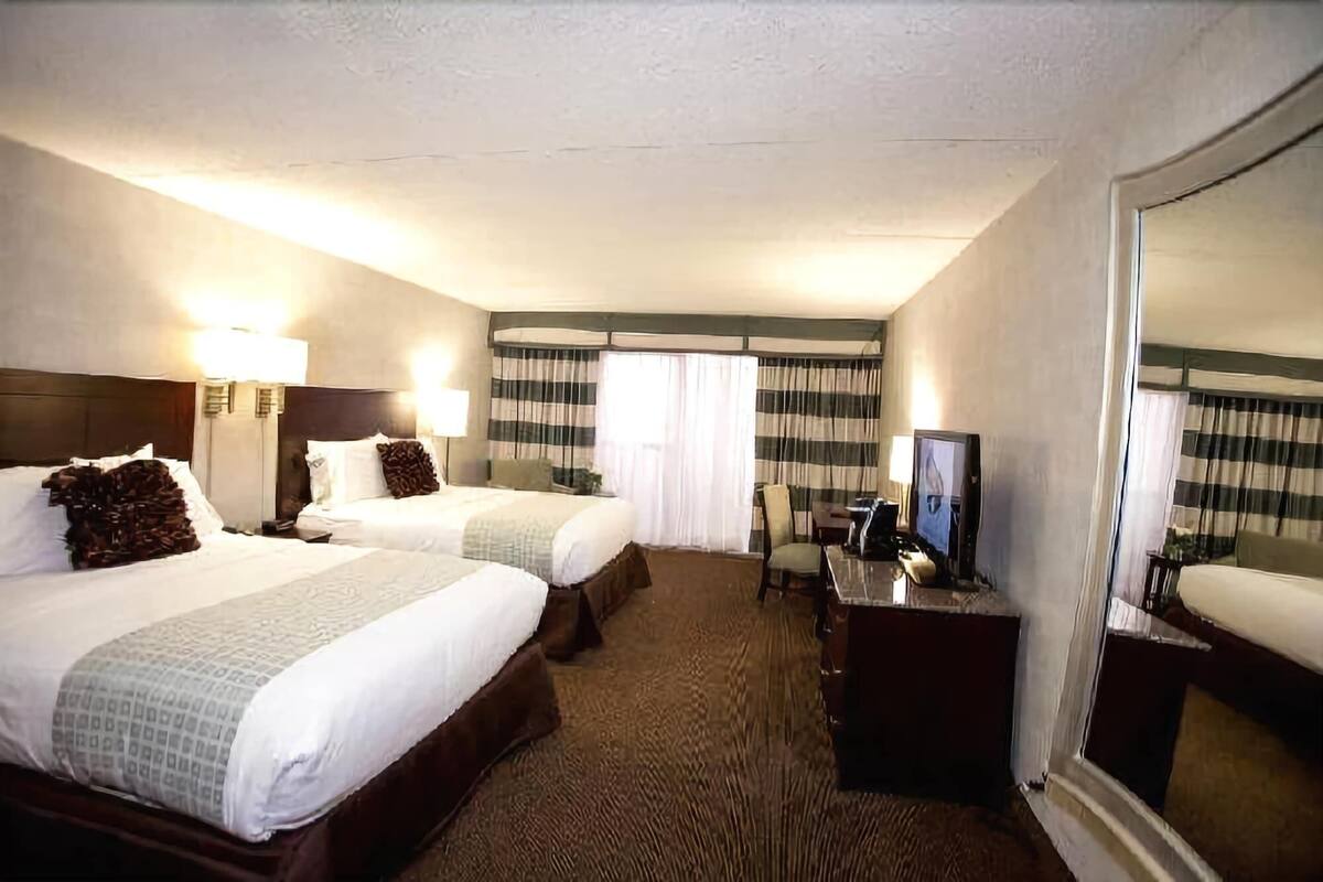 In-room safe, desk, laptop workspace, blackout curtains