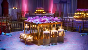 A table with candles and flowers, surrounded by chairs. - Somerset Inn, WorldHotels Distinctive (Troy)