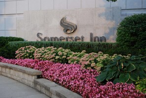 Exterior - Somerset Inn (Troy)