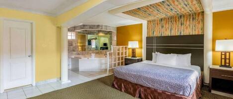 Junior Suite, 1 King Bed, Non Smoking, Jetted Tub | Desk, iron/ironing board, free WiFi