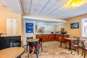 Breakfast area - Econo Lodge Beach and Boardwalk (Atlantic City)