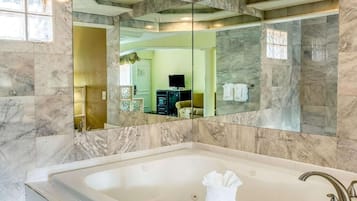 Junior Suite, 1 King Bed, Non Smoking, Jetted Tub