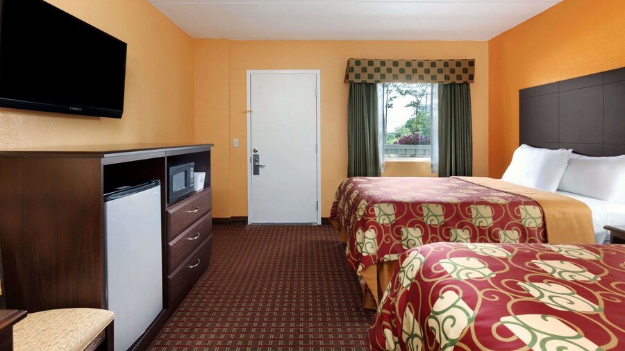 Days Inn by Wyndham Queensbury/Lake George