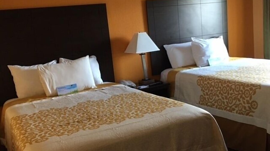 Days Inn by Wyndham Queensbury/Lake George