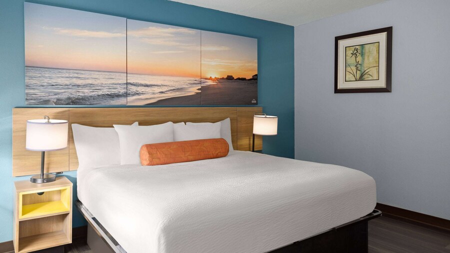 Days Inn by Wyndham Queensbury/Lake George