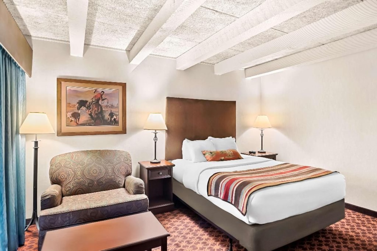 Hypo-allergenic bedding available, desk, laptop workspace