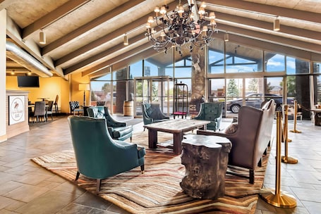 Lobby. Best Western Outlaw Inn
