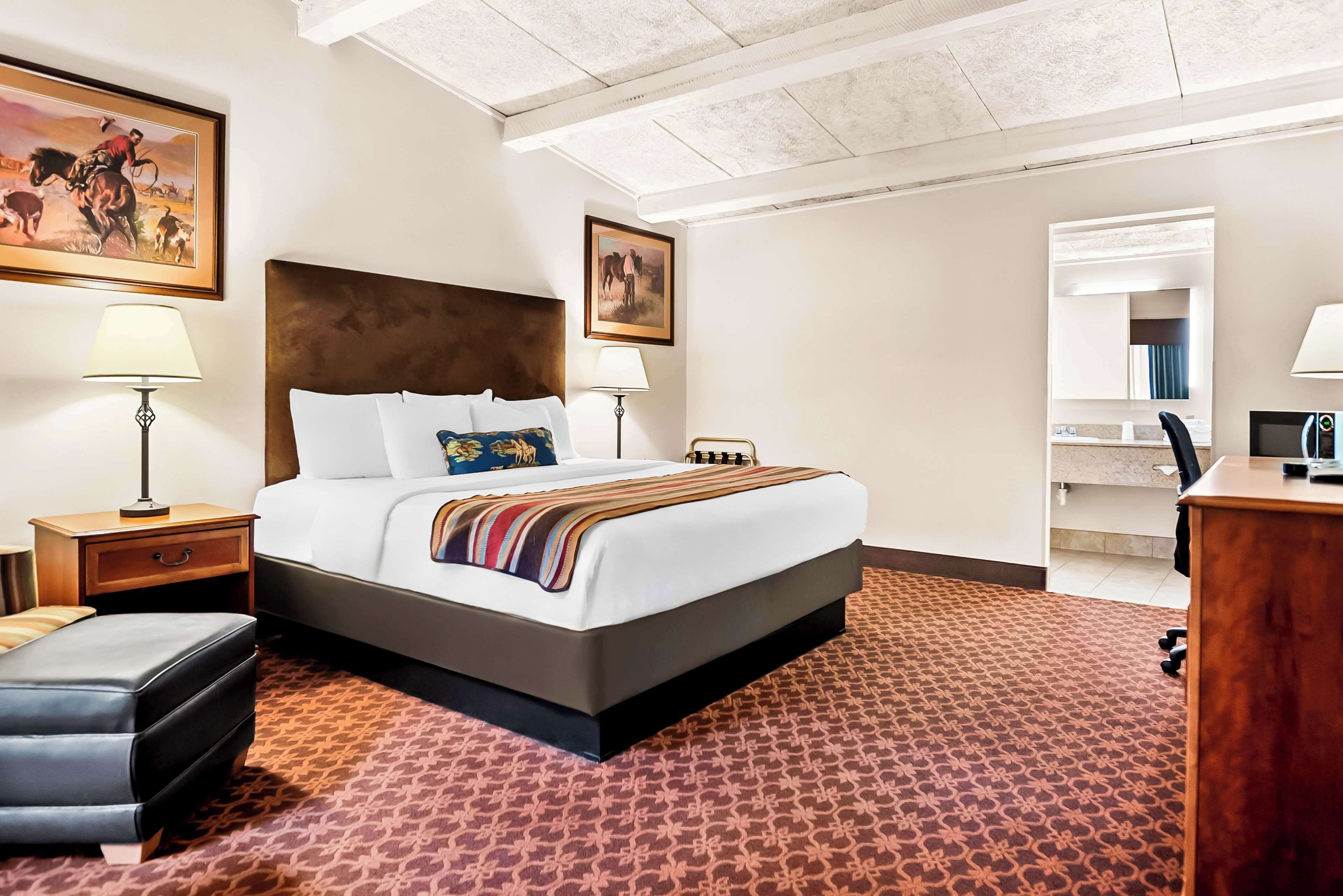 standard room, 1 king bed, non smoking, refrigerator & microwave | hypo-allergenic bedding, desk, laptop workspace, blackout curtains