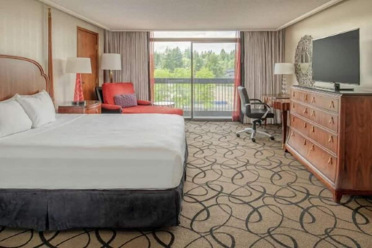 Premium bedding, pillowtop beds, in-room safe, desk