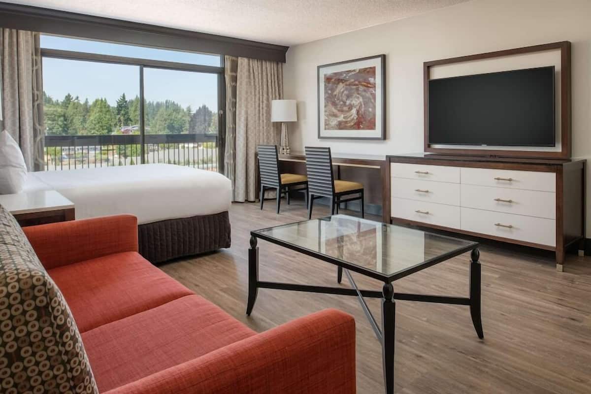 Premium bedding, pillowtop beds, in-room safe, desk