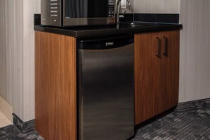 Suite, 1 Schlafzimmer | Minikühlschrank