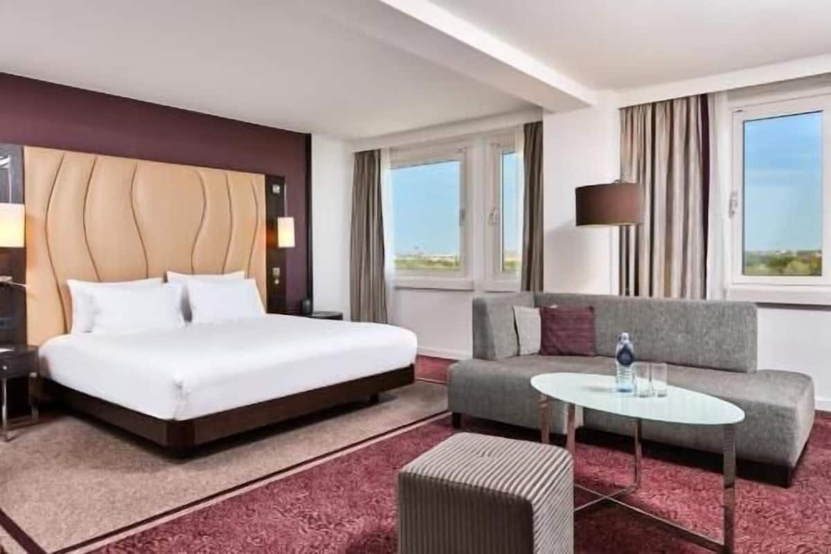 Hochwertige Bettwaren, Minibar, Zimmersafe, Schreibtisch