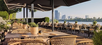 ฮิลตัน เวียนนา วอเทอร์ฟรอนต์