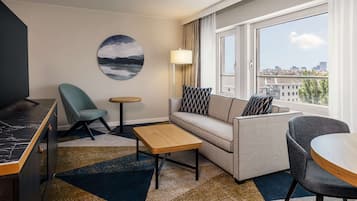 Family Suite, 2 Queen Beds | Living area | 37-inch flat-screen TV with satellite channels, TV, MP3 dock