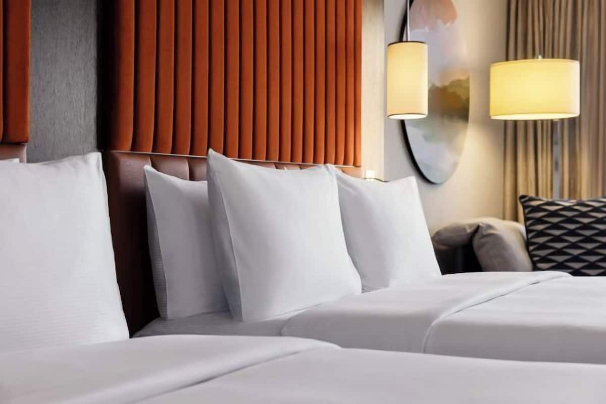 Premium bedding, minibar, in-room safe, desk