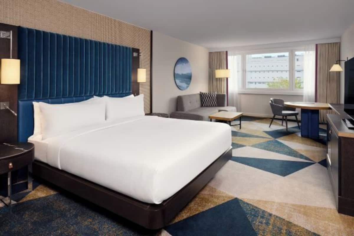 Roupas de cama premium, frigobar, cofres nos quartos, escrivaninha