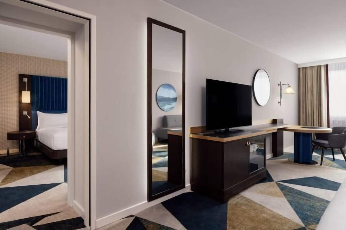 Premium bedding, minibar, in-room safe, desk
