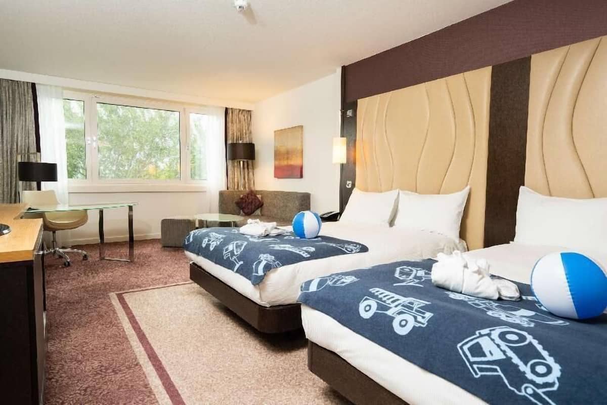 Hochwertige Bettwaren, Minibar, Zimmersafe, Schreibtisch