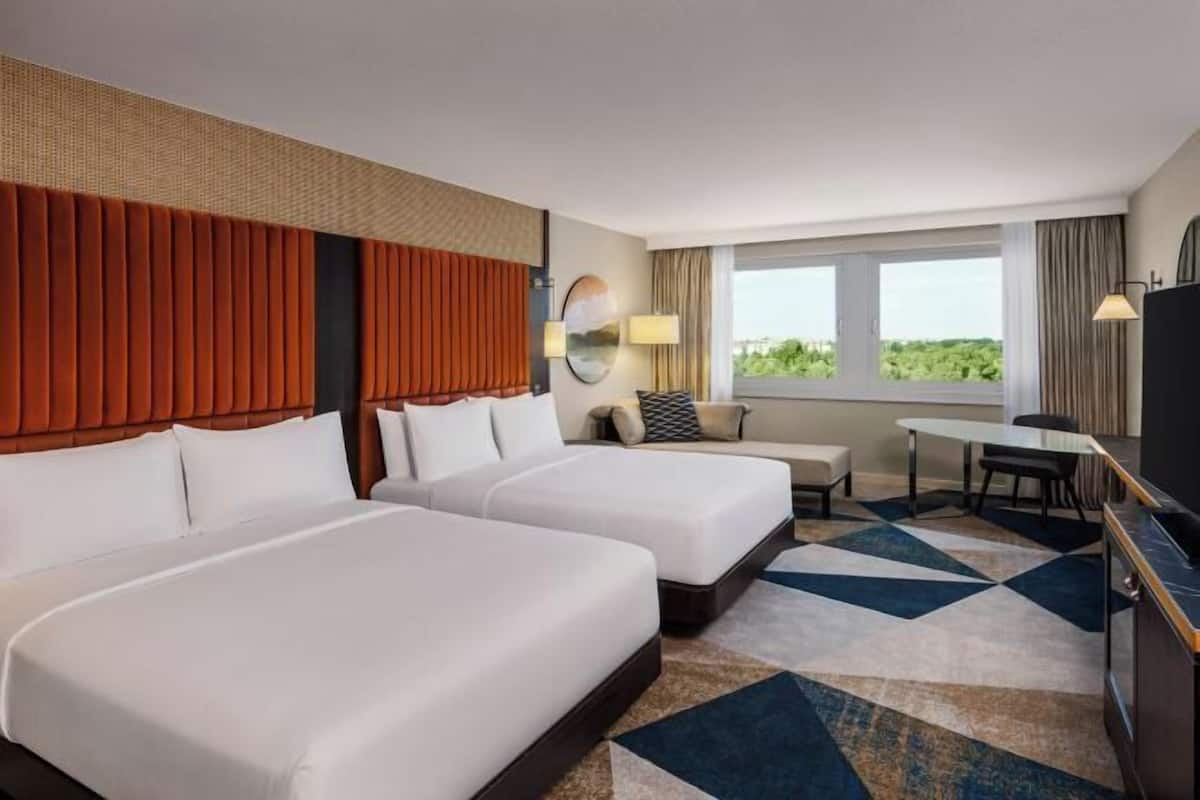 Premium bedding, minibar, in-room safe, desk