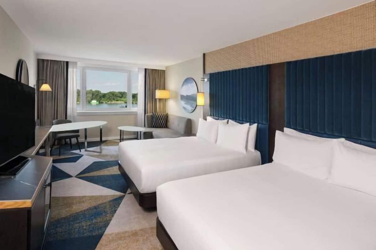 Premium bedding, minibar, in-room safe, desk