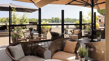 Breakfast served, local and international cuisine, alfresco dining